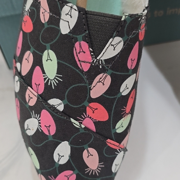 TOMS Colorful Christmas Light Print Shoes - Picture 7 of 10